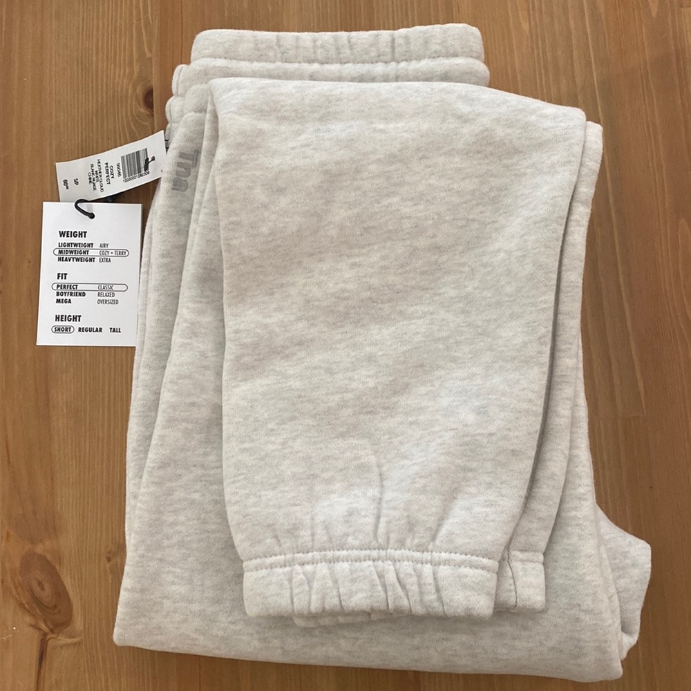 *New With Tags* Aritzia Heather Cloud White sweatpants